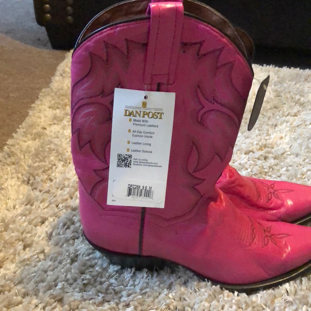 Dan post Cowgirl boots